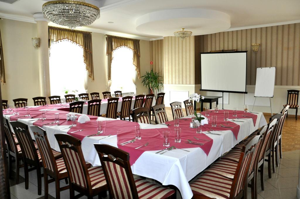 Hotel Korona Rzeszów Extérieur photo