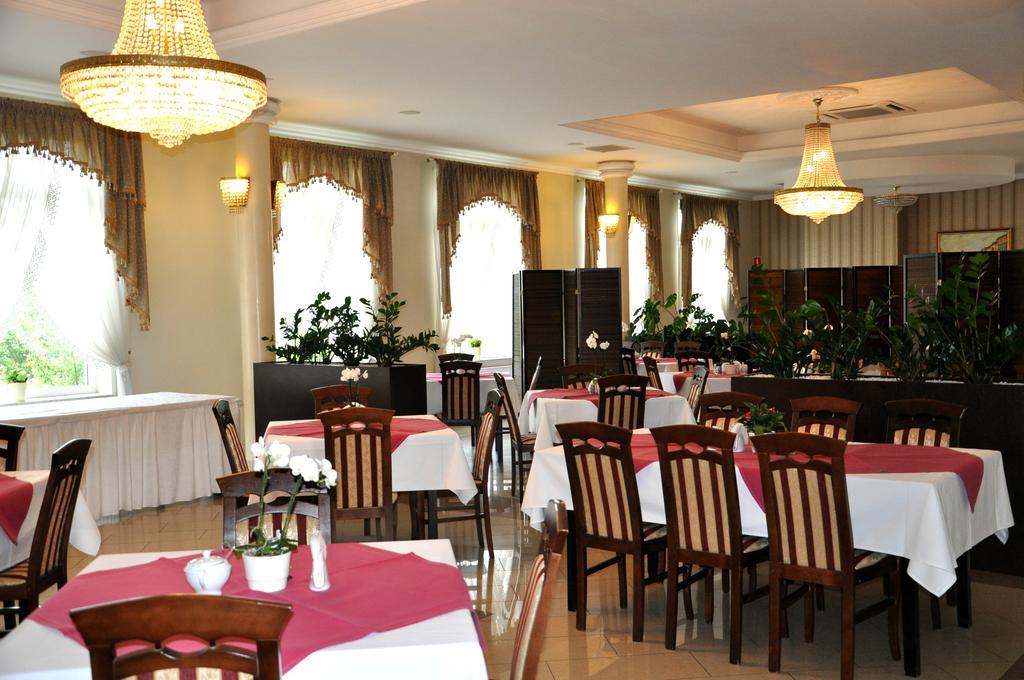 Hotel Korona Rzeszów Extérieur photo