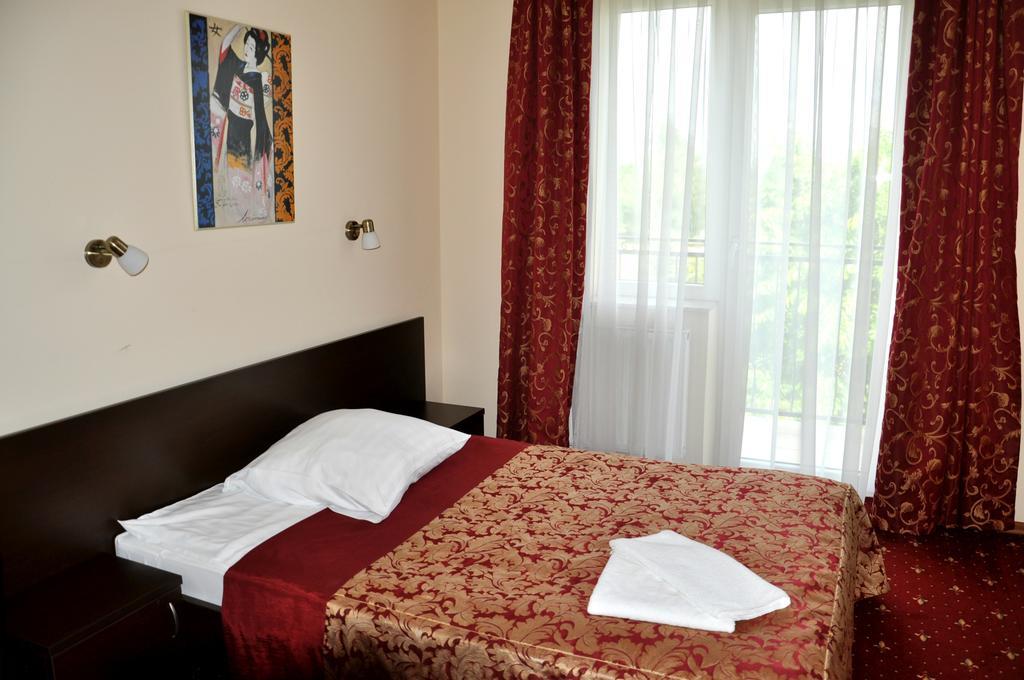 Hotel Korona Rzeszów Extérieur photo
