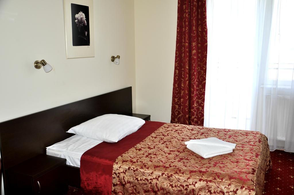 Hotel Korona Rzeszów Extérieur photo