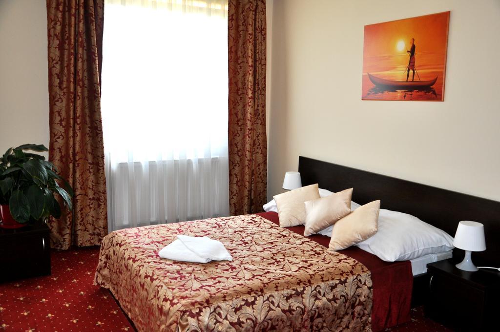 Hotel Korona Rzeszów Extérieur photo